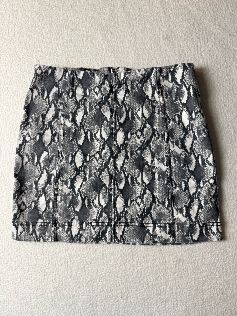Jolt Snake-Print Mini Skirt - Black & White